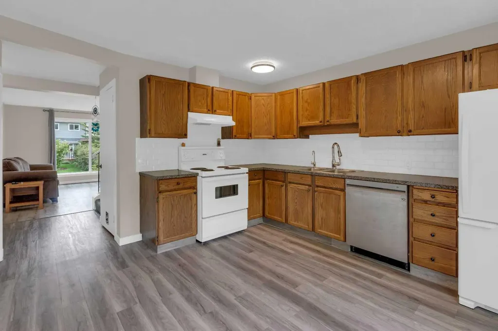 224 Summerwood Place Airdrie AB T4B 1V9