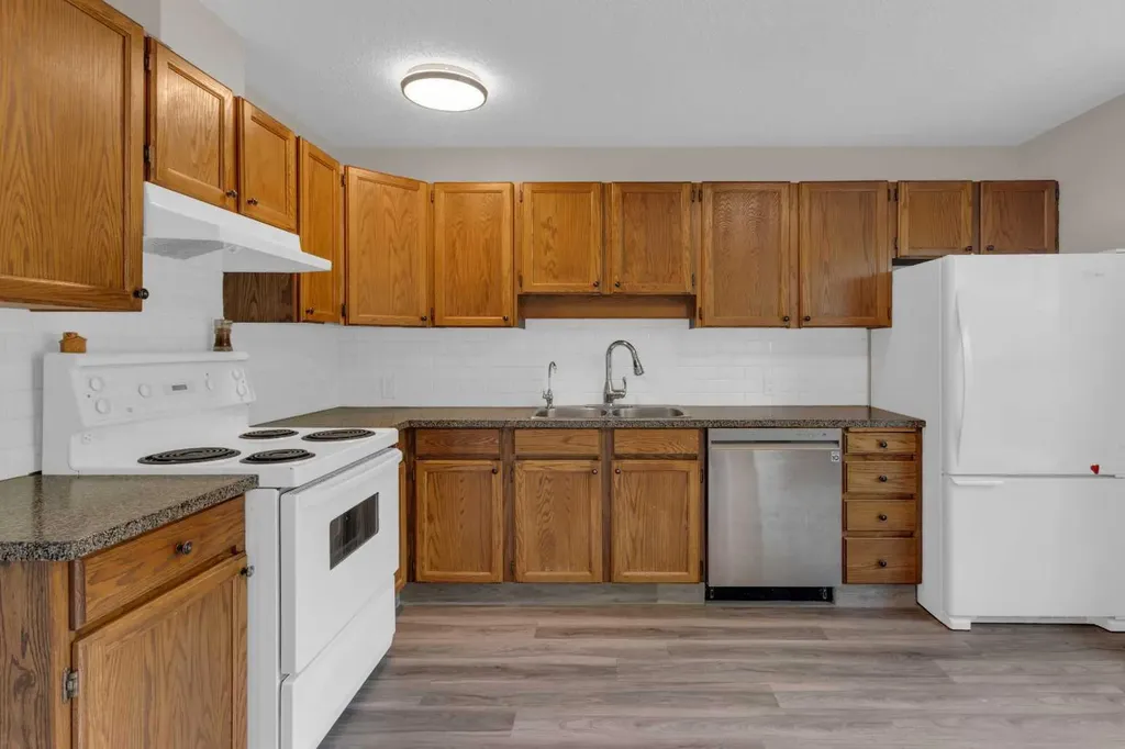 224 Summerwood Place Airdrie AB T4B 1V9