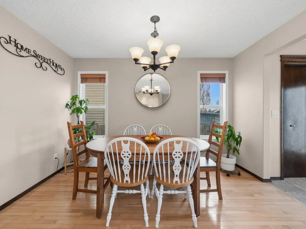 28 Cranberry Lane SE Calgary AB T3M0L5