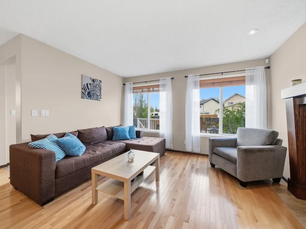 28 Cranberry Lane SE Calgary AB T3M0L5