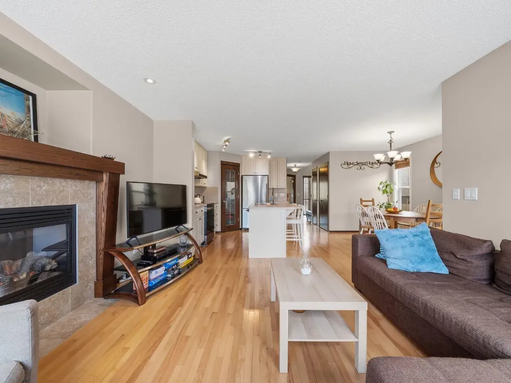28 Cranberry Lane SE Calgary AB T3M0L5