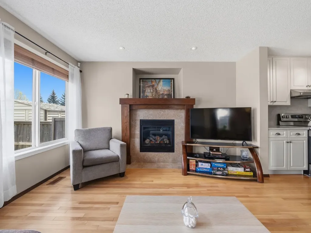 28 Cranberry Lane SE Calgary AB T3M0L5