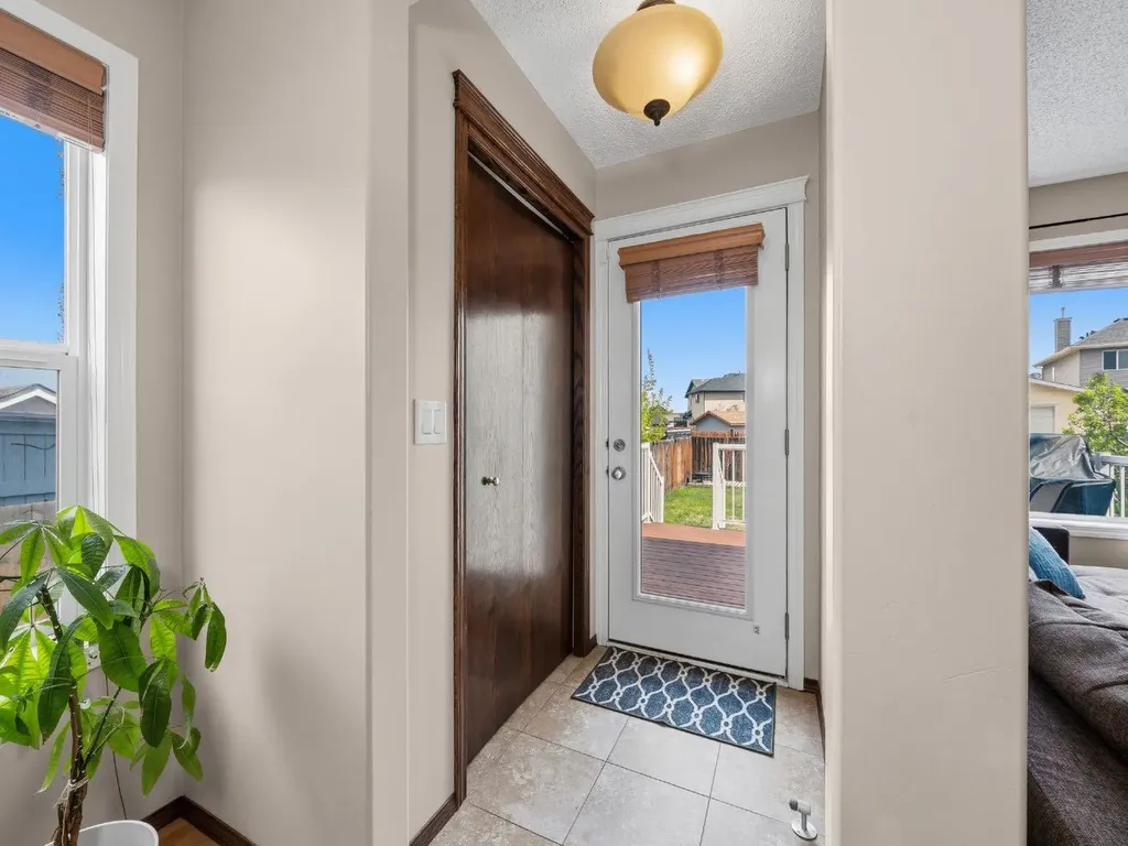 28 Cranberry Lane SE Calgary AB T3M0L5