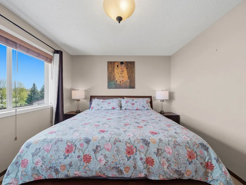 28 Cranberry Lane SE Calgary AB T3M0L5