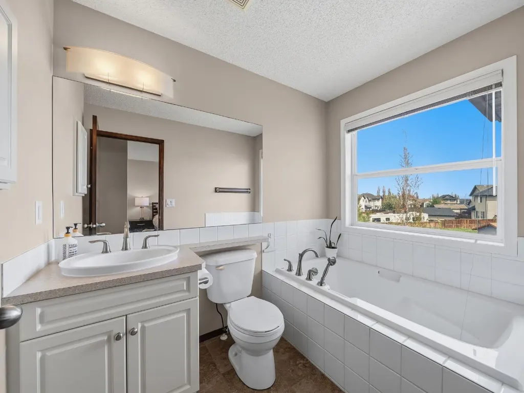 28 Cranberry Lane SE Calgary AB T3M0L5