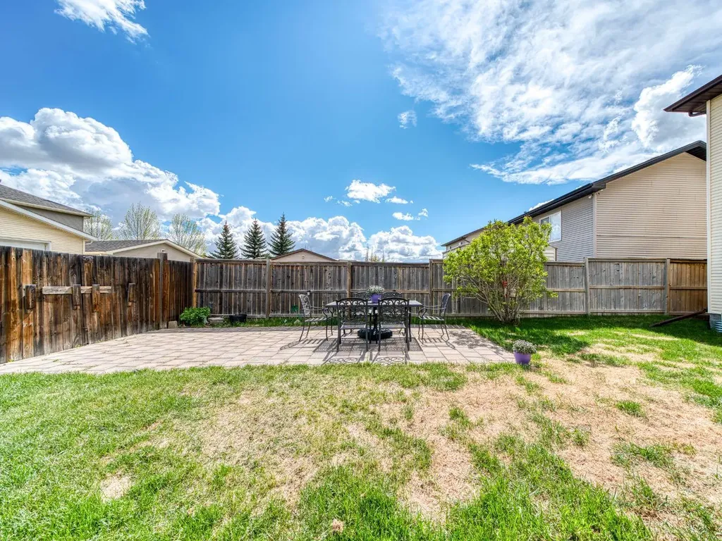 28 Cranberry Lane SE Calgary AB T3M0L5