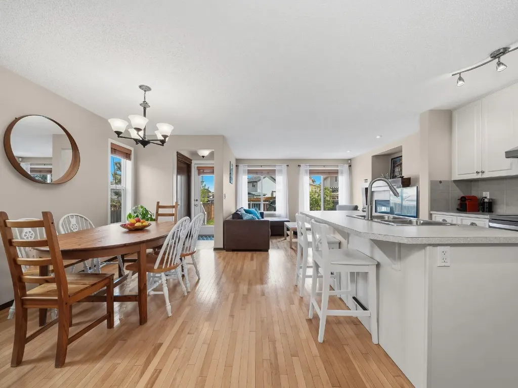 28 Cranberry Lane SE Calgary AB T3M0L5