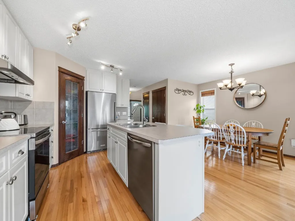 28 Cranberry Lane SE Calgary AB T3M0L5