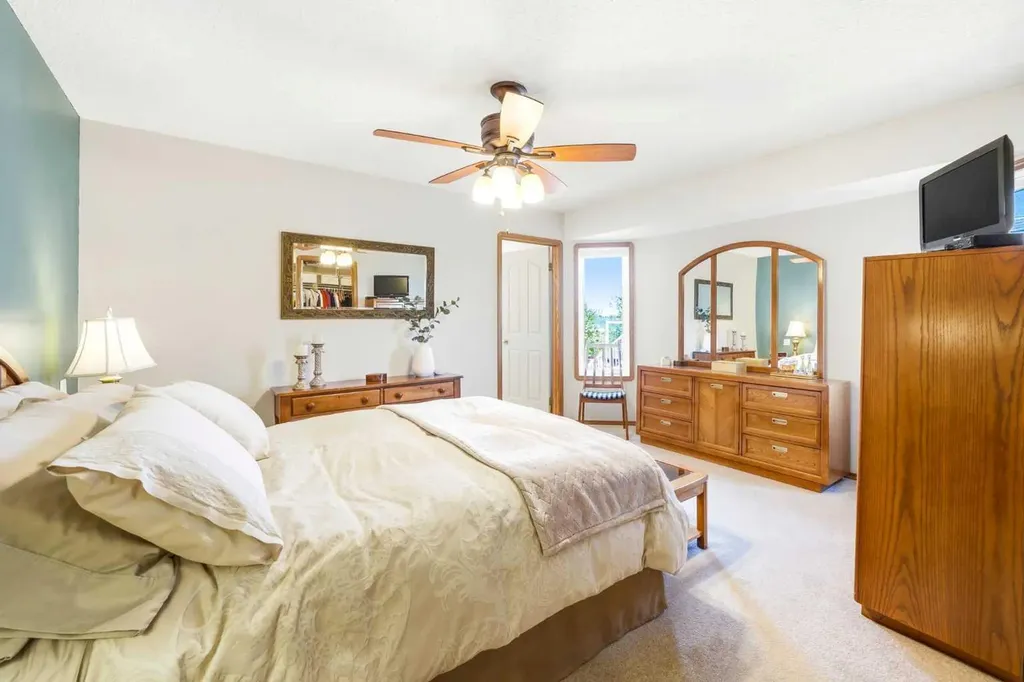 27 Strathmore Lakes Crescent Strathmore AB T1P 1L7