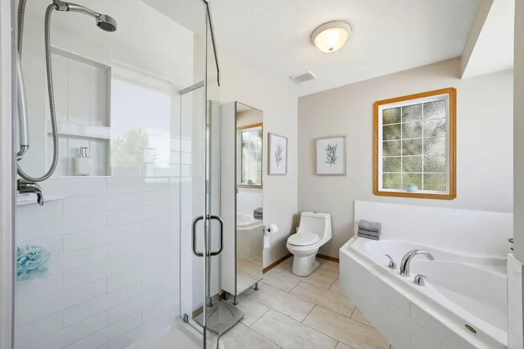 27 Strathmore Lakes Crescent Strathmore AB T1P 1L7