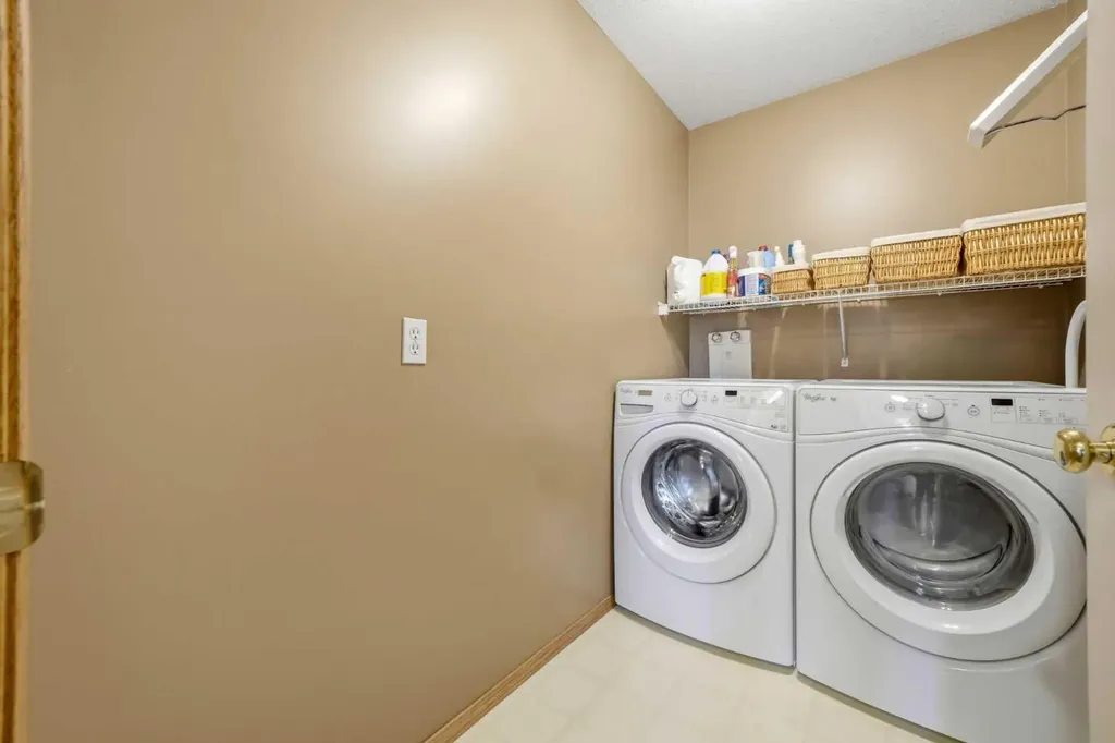 27 Strathmore Lakes Crescent Strathmore AB T1P 1L7