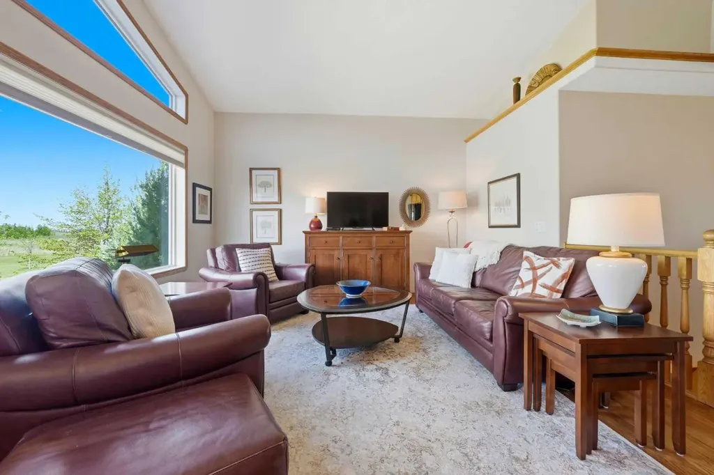 27 Strathmore Lakes Crescent Strathmore AB T1P 1L7