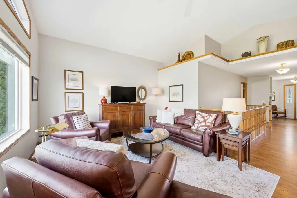 27 Strathmore Lakes Crescent Strathmore AB T1P 1L7