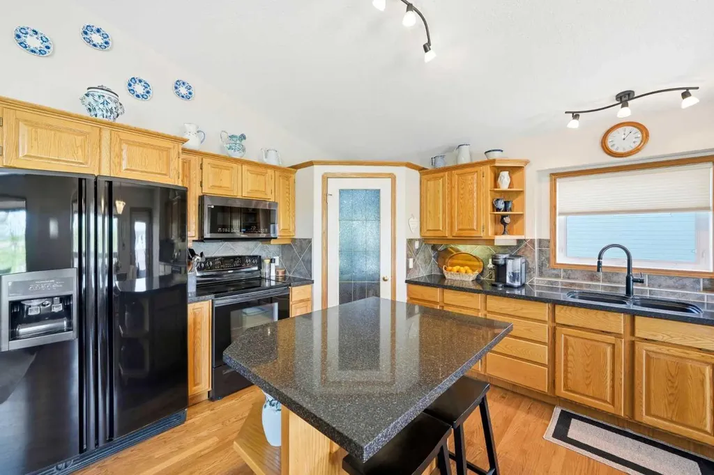 27 Strathmore Lakes Crescent Strathmore AB T1P 1L7