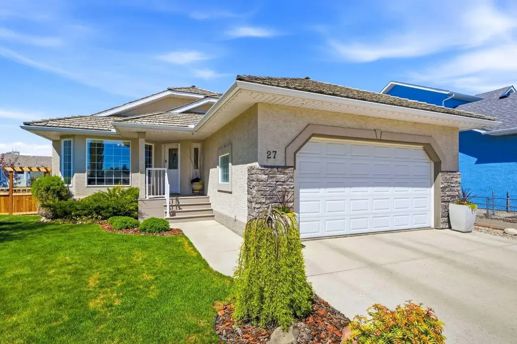 27 Strathmore Lakes Crescent Strathmore AB T1P 1L7