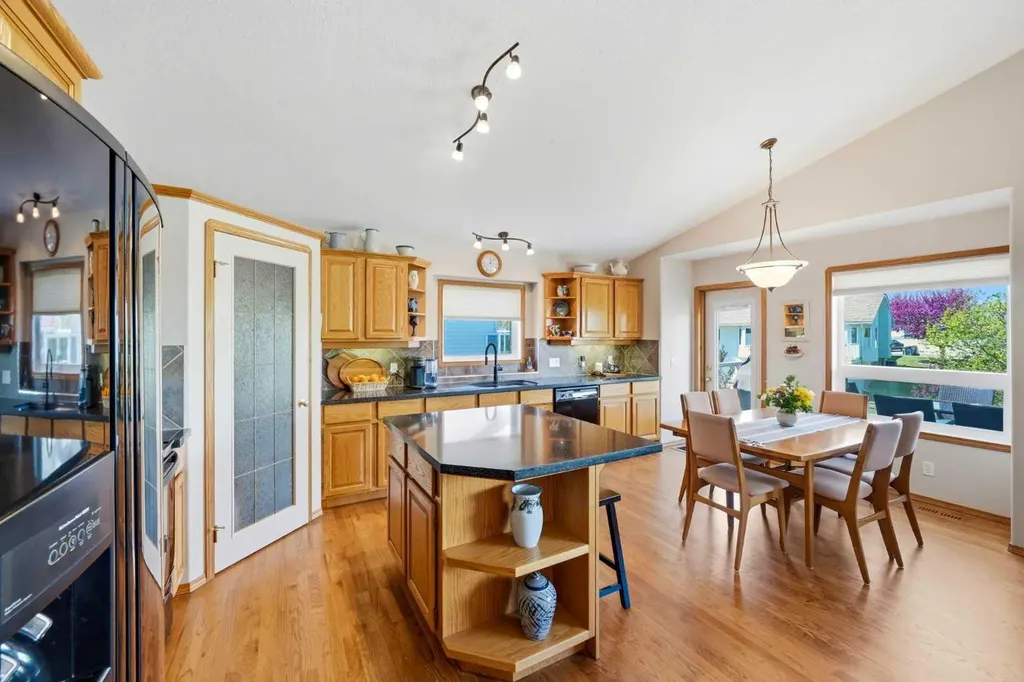 27 Strathmore Lakes Crescent Strathmore AB T1P 1L7