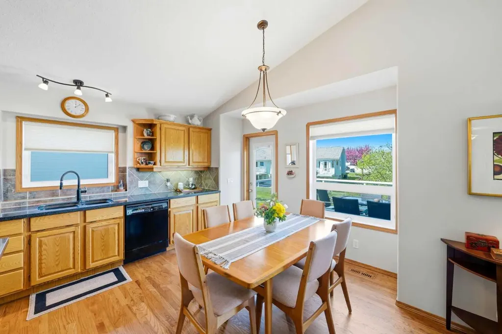 27 Strathmore Lakes Crescent Strathmore AB T1P 1L7