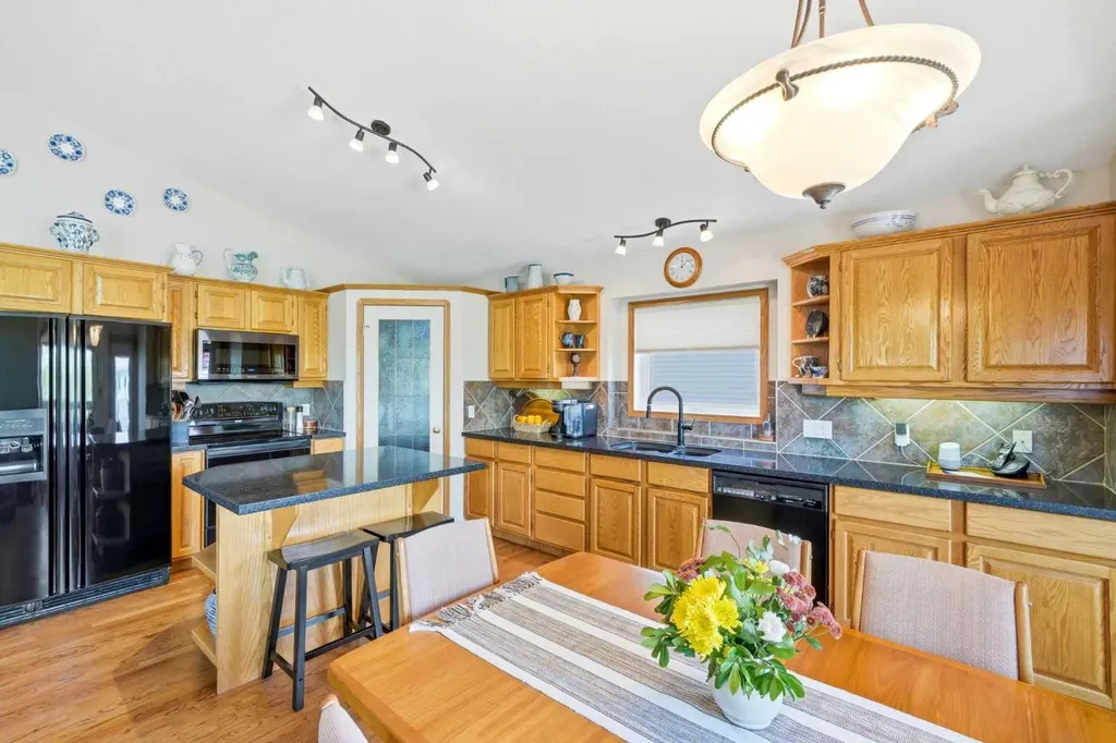 27 Strathmore Lakes Crescent Strathmore AB T1P 1L7