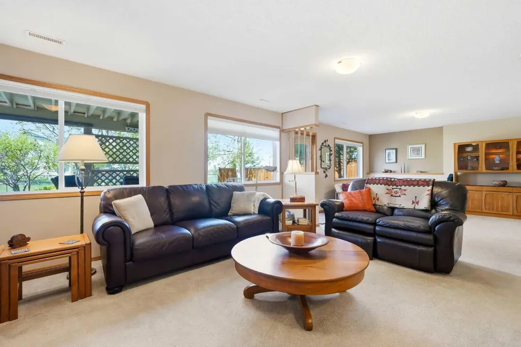 27 Strathmore Lakes Crescent Strathmore AB T1P 1L7
