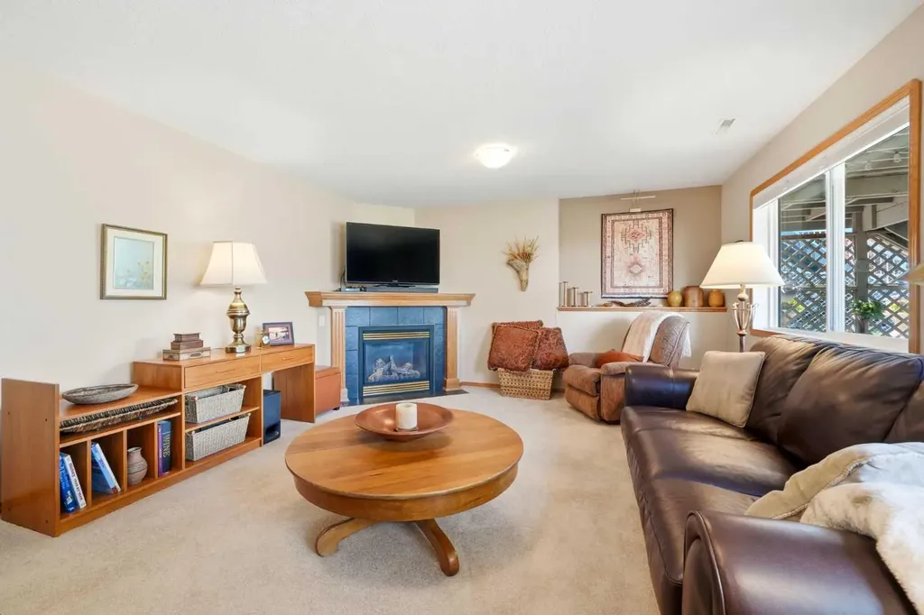 27 Strathmore Lakes Crescent Strathmore AB T1P 1L7