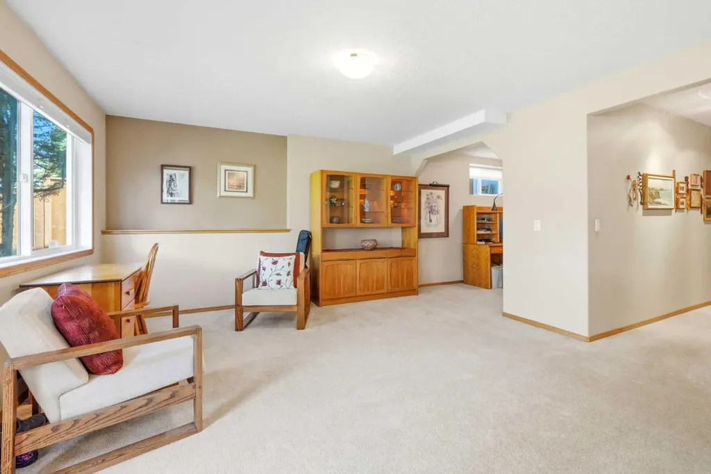 27 Strathmore Lakes Crescent Strathmore AB T1P 1L7