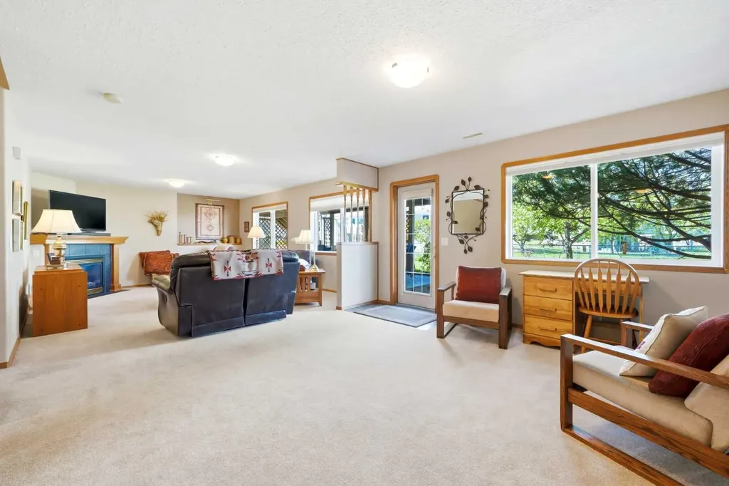 27 Strathmore Lakes Crescent Strathmore AB T1P 1L7