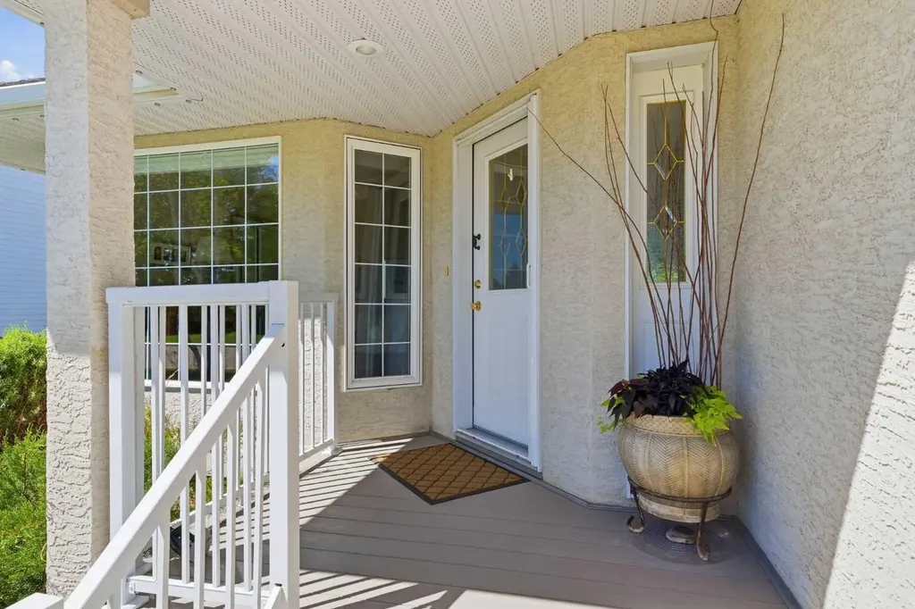 27 Strathmore Lakes Crescent Strathmore AB T1P 1L7