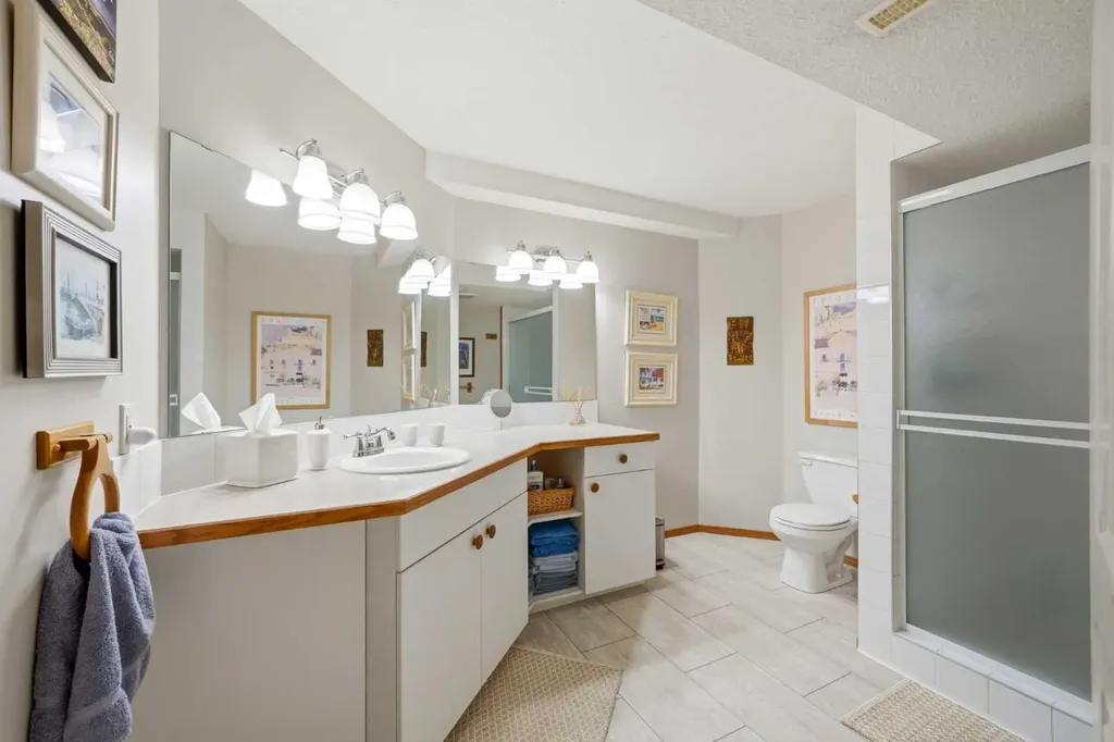 27 Strathmore Lakes Crescent Strathmore AB T1P 1L7
