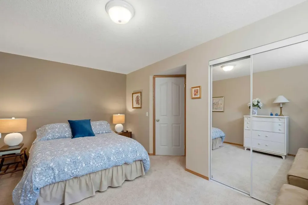 27 Strathmore Lakes Crescent Strathmore AB T1P 1L7