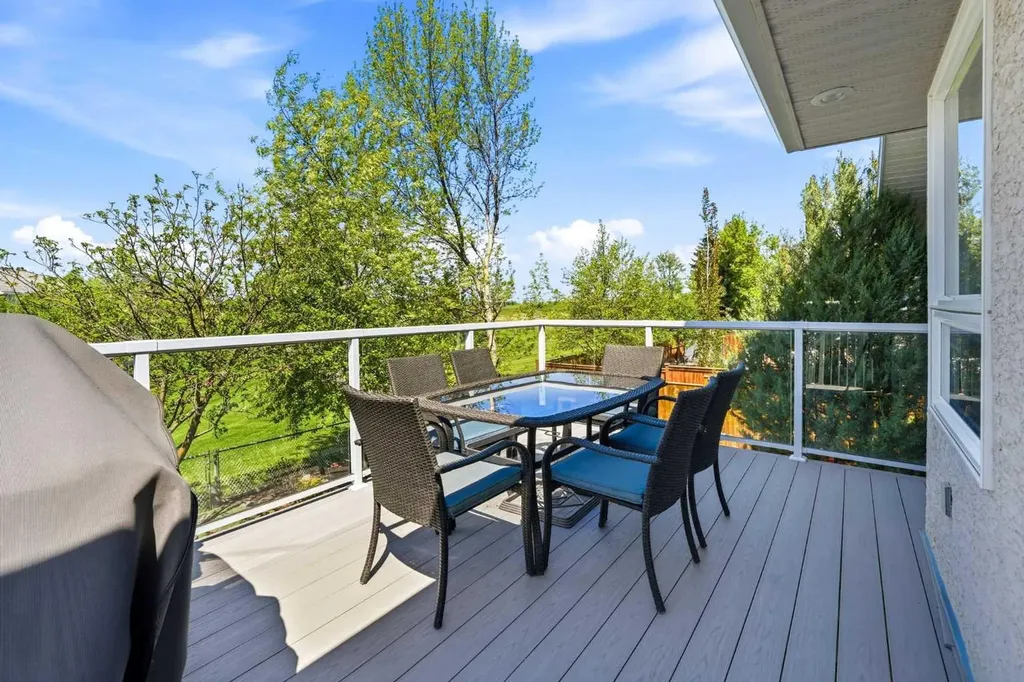 27 Strathmore Lakes Crescent Strathmore AB T1P 1L7