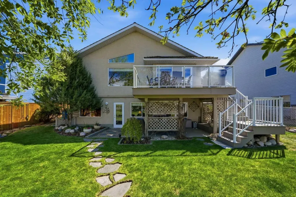 27 Strathmore Lakes Crescent Strathmore AB T1P 1L7
