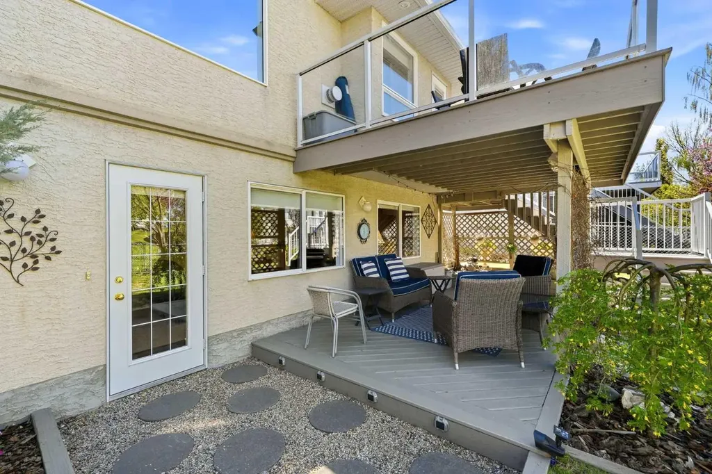 27 Strathmore Lakes Crescent Strathmore AB T1P 1L7