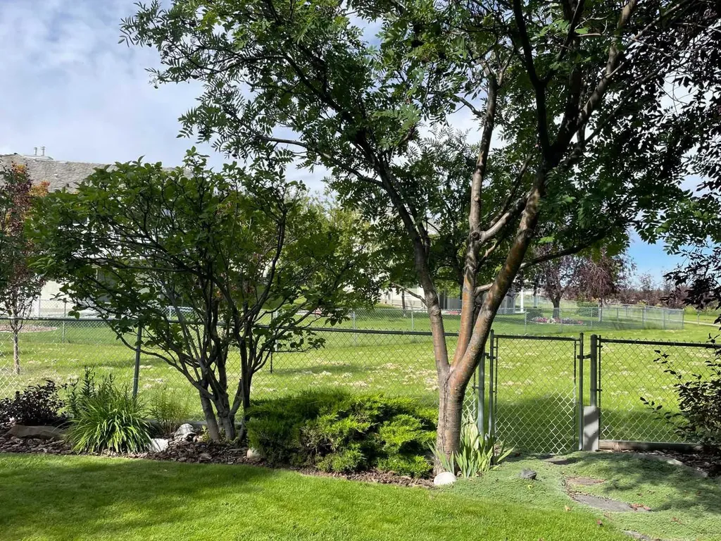 27 Strathmore Lakes Crescent Strathmore AB T1P 1L7
