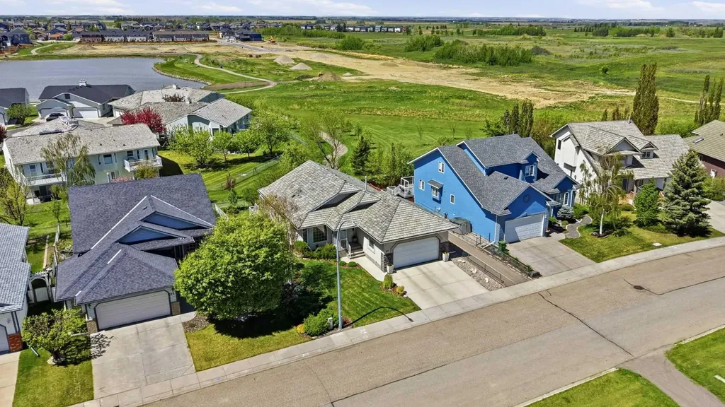 27 Strathmore Lakes Crescent Strathmore AB T1P 1L7