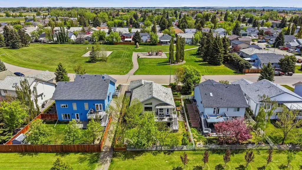 27 Strathmore Lakes Crescent Strathmore AB T1P 1L7
