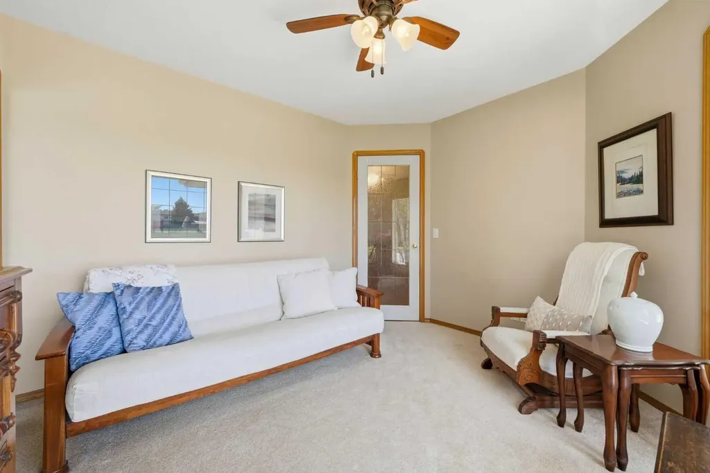 27 Strathmore Lakes Crescent Strathmore AB T1P 1L7