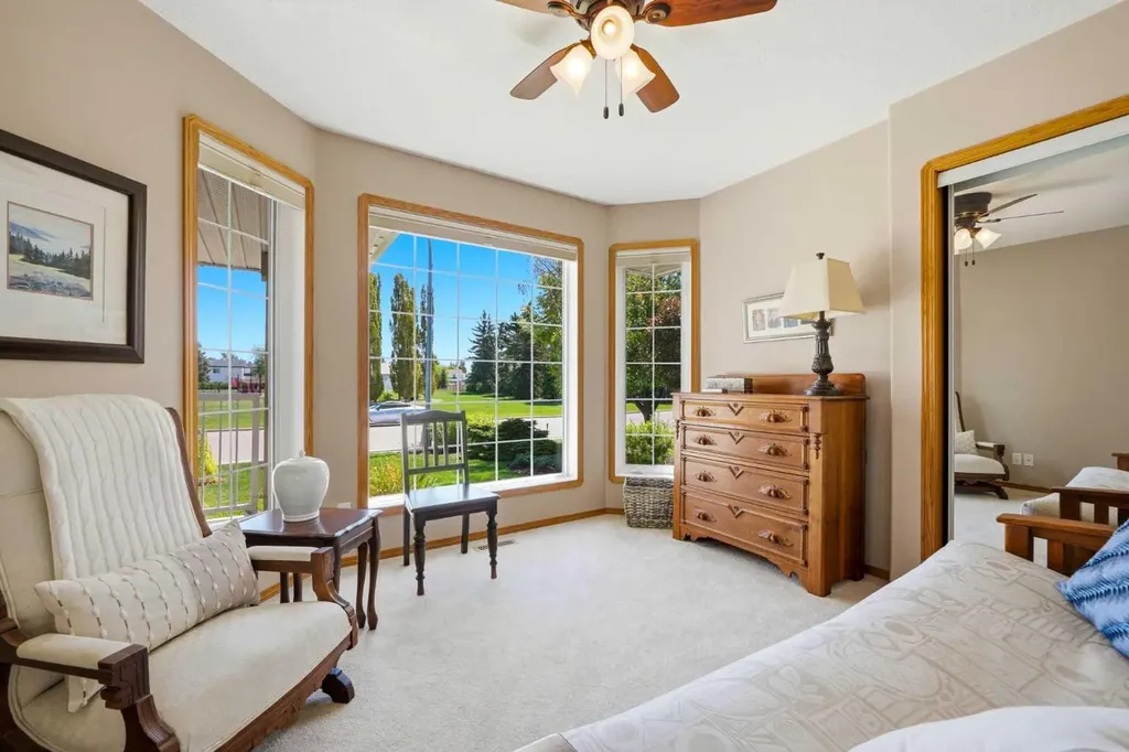 27 Strathmore Lakes Crescent Strathmore AB T1P 1L7