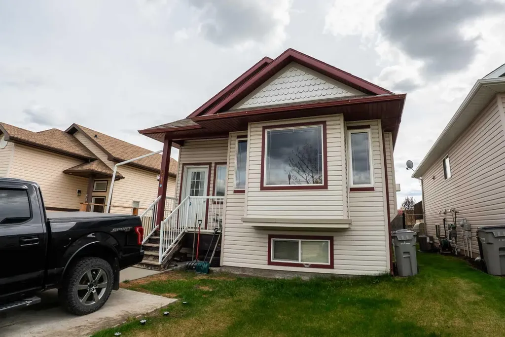 8841 69 Avenue Grande Prairie AB T8V4B6