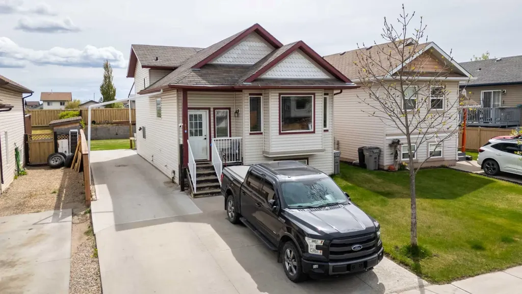 8841 69 Avenue Grande Prairie AB T8V4B6