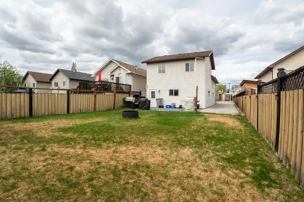 8841 69 Avenue Grande Prairie AB T8V4B6