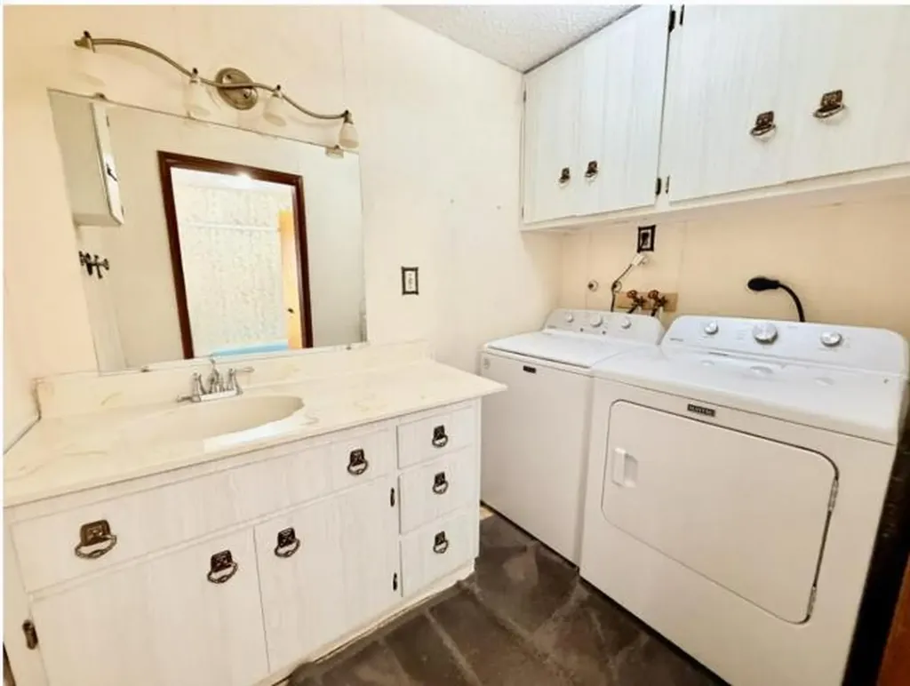 5112 47 Street Rocky Mountain House AB T0M 0C0