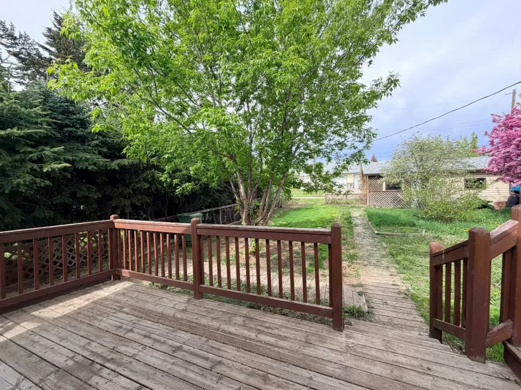 5112 47 Street Rocky Mountain House AB T4T 1M4