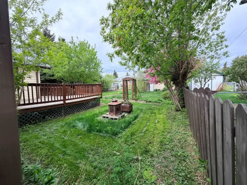 5112 47 Street Rocky Mountain House AB T4T 1M4