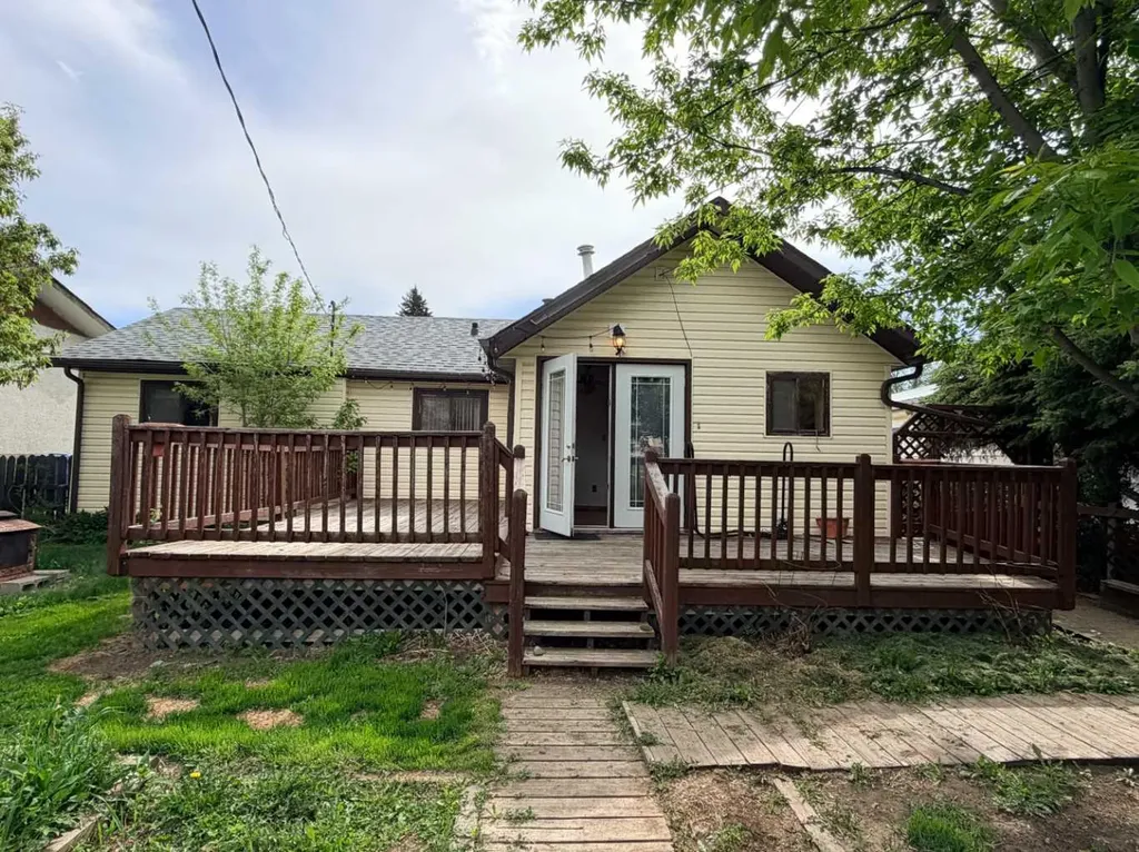 5112 47 Street Rocky Mountain House AB T0M 0C0