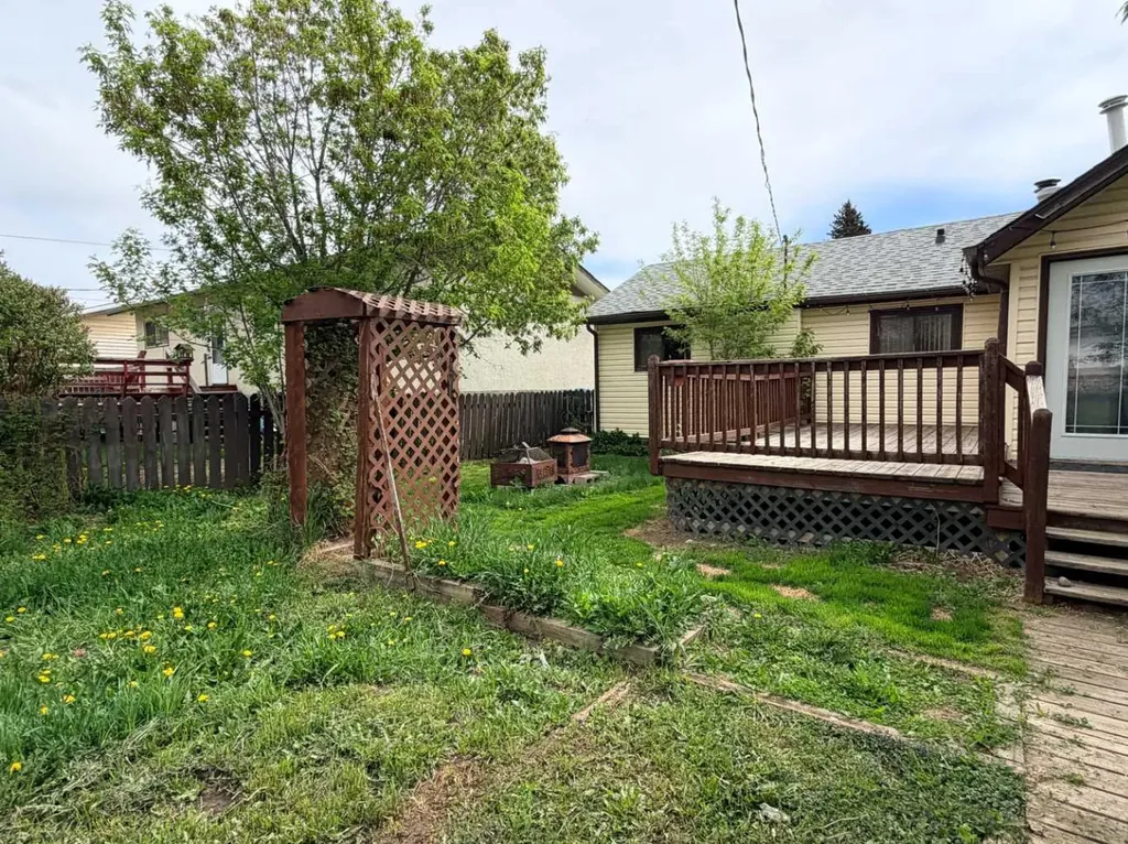 5112 47 Street Rocky Mountain House AB T0M 0C0