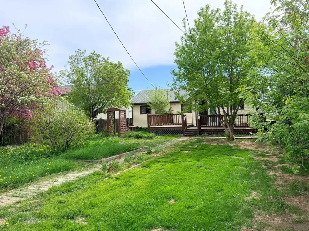 5112 47 Street Rocky Mountain House AB T4T 1M4
