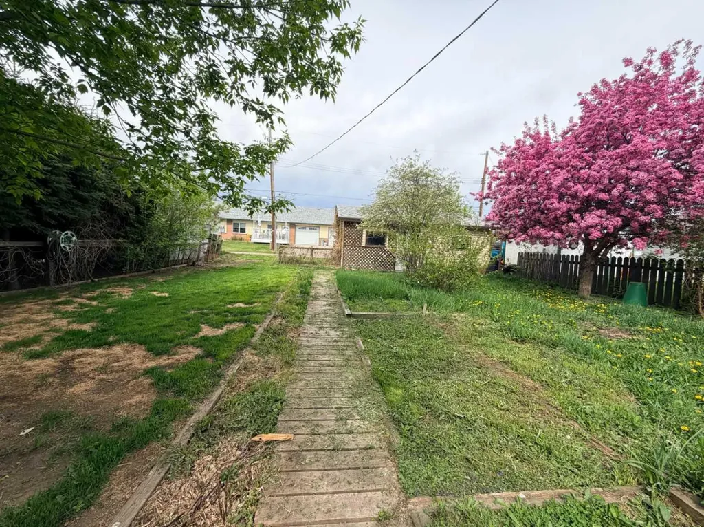5112 47 Street Rocky Mountain House AB T0M 0C0