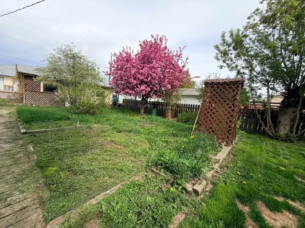 5112 47 Street Rocky Mountain House AB T0M 0C0