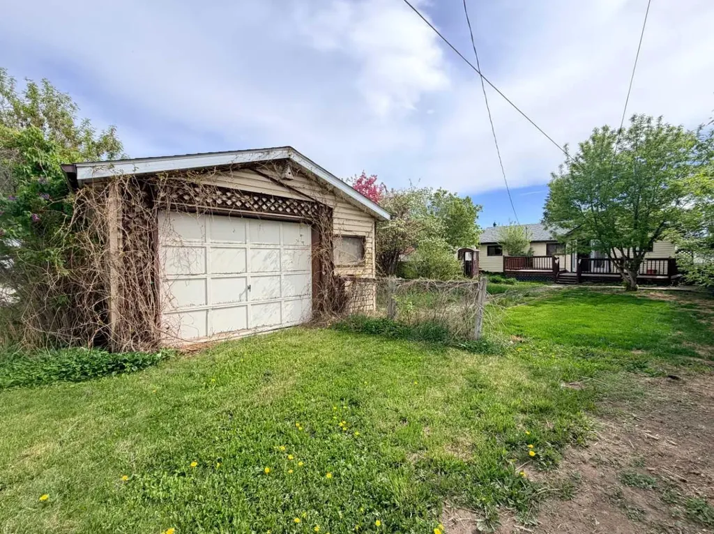 5112 47 Street Rocky Mountain House AB T4T 1M4