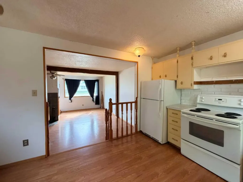 5112 47 Street Rocky Mountain House AB T0M 0C0